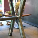 TAVOLO IN ROVERE CON INSERTO IN RESINA - immagine 6