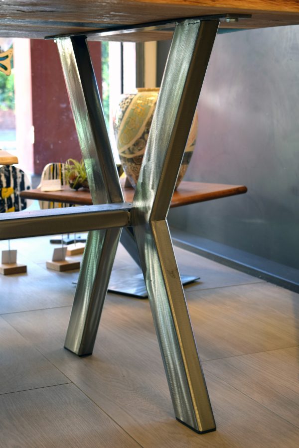TAVOLO IN ROVERE CON INSERTO IN RESINA - immagine 6