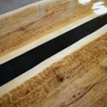 TAVOLO IN ROVERE CON INSERTO IN RESINA - immagine 9