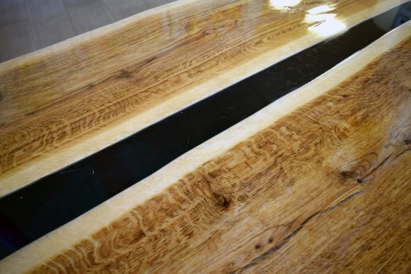 TAVOLO IN ROVERE CON INSERTO IN RESINA - immagine 9